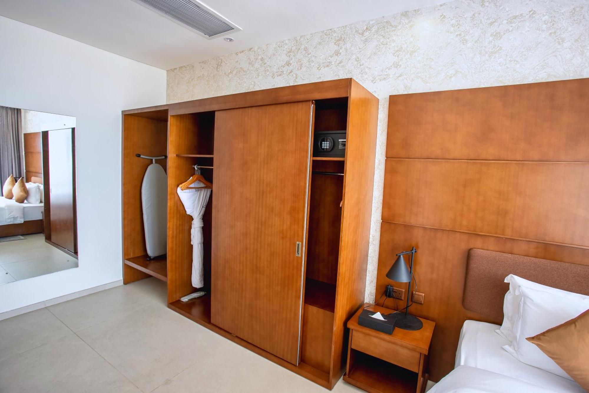Alisa Hotel Tema Kültér fotó